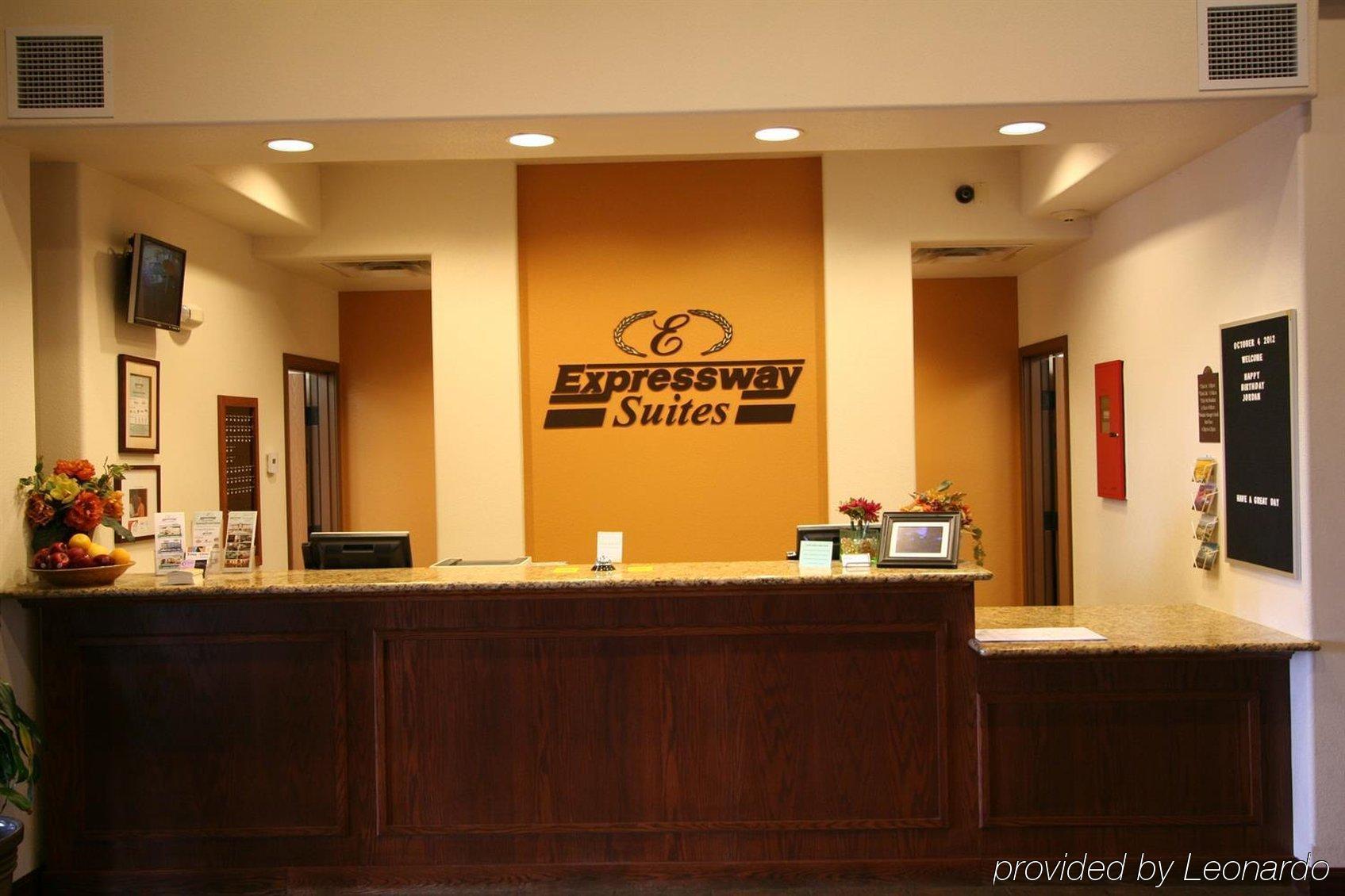 Expressway Suites Fargo Interior foto